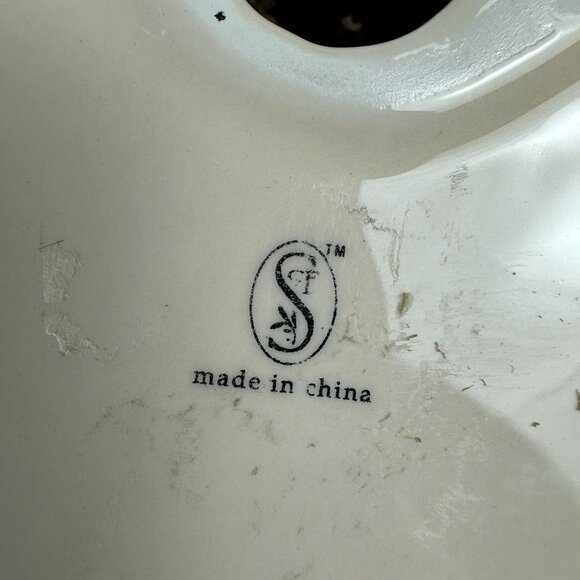 Vintage Ceramic Lady Figurine Holding Pumpkin With Cutout Details Home Decor - Picture 5 of 7